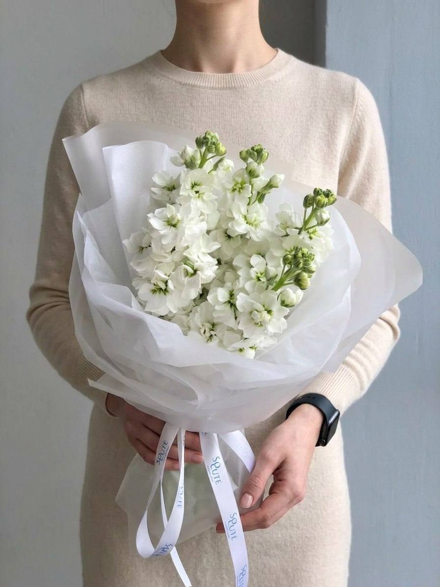 Моно-букет из белой маттиолы